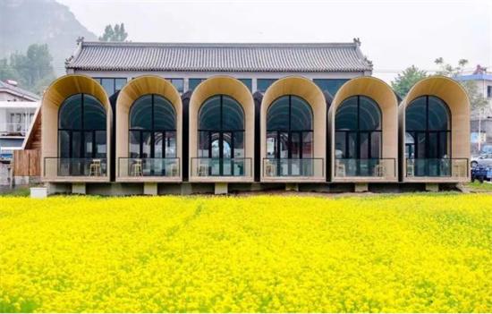 田岗村乡村会客厅建筑成为“网红打卡地”。 易县县委宣传部供图