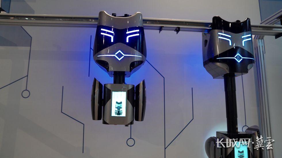 bat365在线平台：工业设计周的展品故事②丨巡检机器人藏着“黑科技”(图2)